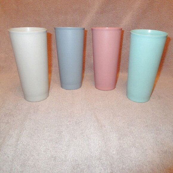 VINTAGE Set Of 4 TUPPERWARE 16 oz STACKING Bell TUMBLERS Country PASTELS #1340 - Picture 1 of 12